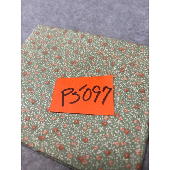 Green Strawberry Pattern Cotton Fat Quarter Fabric 18"x22" For Quilting Craft Pr - Picture 3 of 4